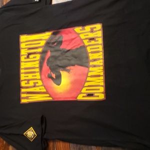 Amazing NWT Washington Commanders tee size XL